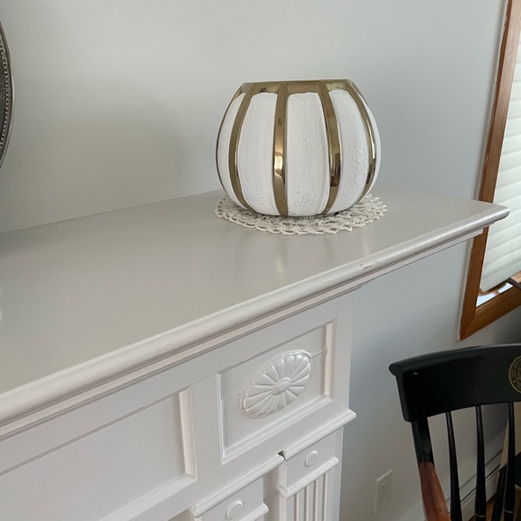 A beautiful textured ceramic flower vase - Picture 11 of 13